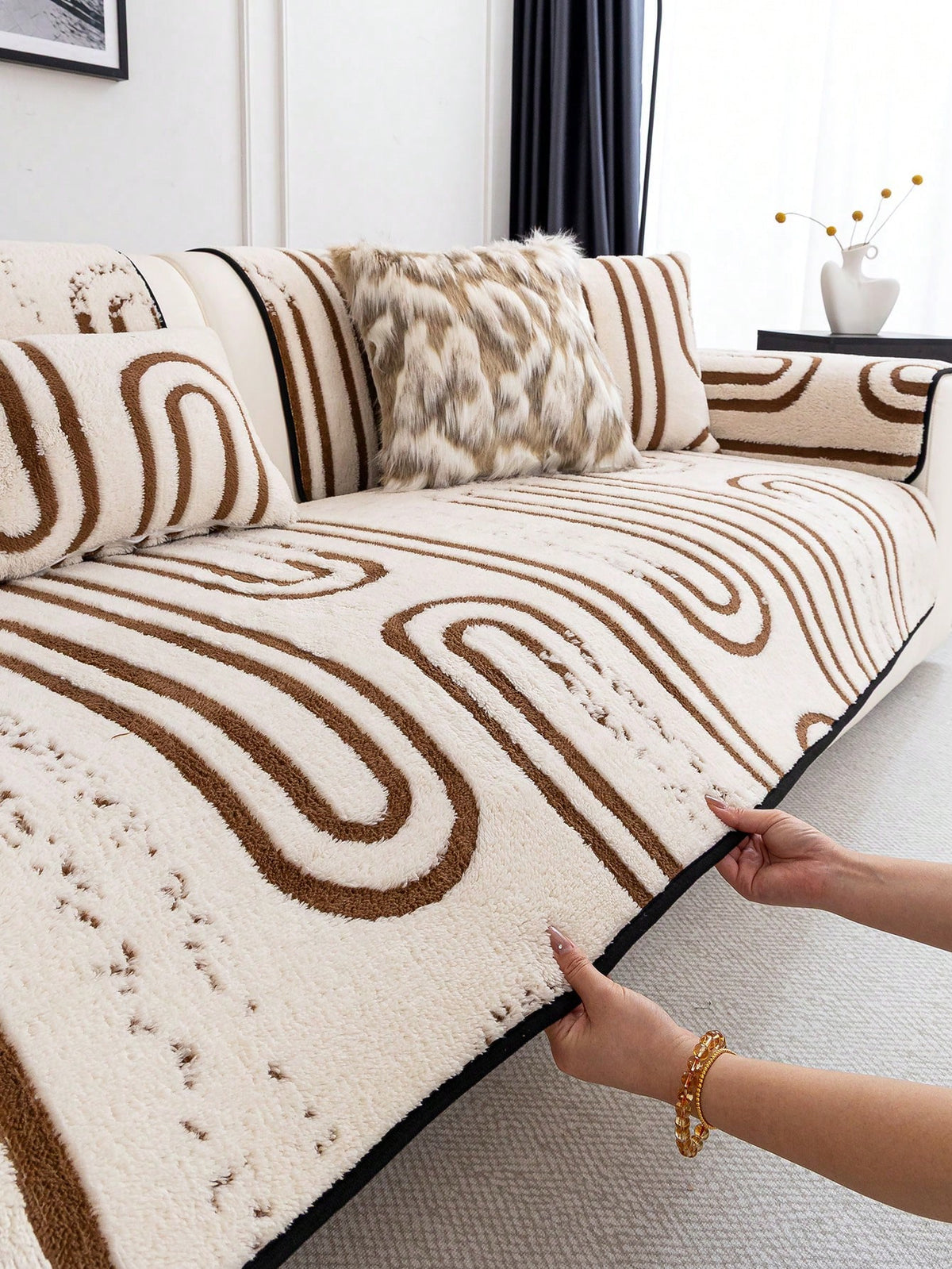 Tail & Timber™ Plush Anti-Scratch Pet Couch Protector